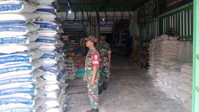 Babinsa Pantau Cadangan Pupuk Bersubsidi, Pastikan Kebutuhan Petani Terpenuhi