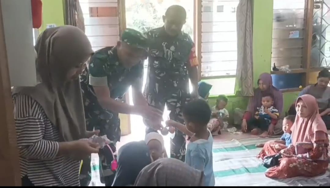 Babinsa Menjadi Sahabat Bagi Balita di Posyandu Babinsa Menjadi Sahabat Bagi Balita di Posyandu