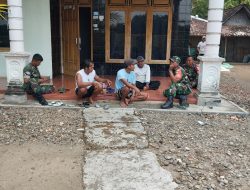 Babinsa Imbau Masyarakat Waspadai Hujan Disertai Angin Kencang Babinsa Imbau Masyarakat Waspadai Hujan Disertai Angin Kencang