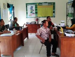 Babinsa Berkoordinasi dengan PPL Hitung Luas Hamparan Sawah yang Sudah Panen Babinsa Berkoordinasi dengan PPL Hitung Luas Hamparan Sawah yang Sudah Panen