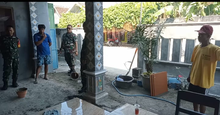 Babinsa Bahas Berita Terkini, Ingatkan Warga Waspadai Informasi yang Belum Tentu Kebenarannya Babinsa Bahas Berita Terkini, Ingatkan Warga Waspadai Informasi yang Belum Tentu Kebenarannya