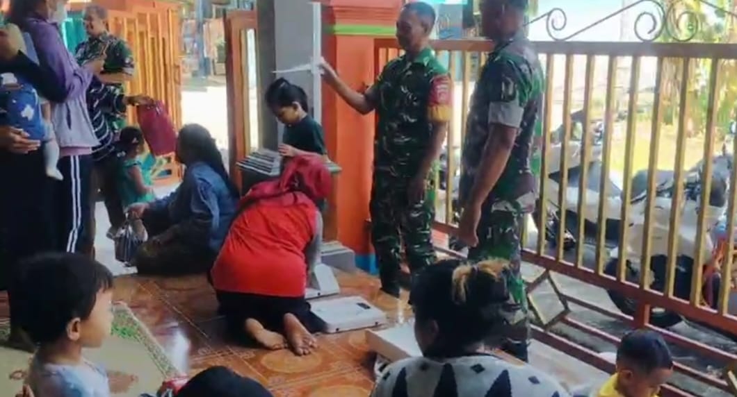 Di Posyandu, Babinsa Berikan Informasi kepada Ibu-Ibu tentang Pentingnya ASI Eksklusif Selama 2 Tahun Di Posyandu, Babinsa Berikan Informasi kepada Ibu-Ibu tentang Pentingnya ASI Eksklusif Selama 2 Tahun