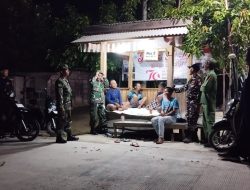 Babinsa Buka Obrolan Santai di Pos Kamling, Ajak Warga Jaga Keamanan Lingkungan Babinsa Buka Obrolan Santai di Pos Kamling, Ajak Warga Jaga Keamanan Lingkungan