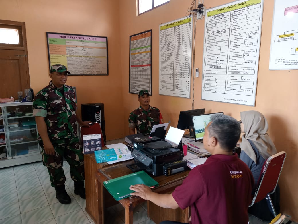 Babinsa Kunjungi Polindes, Lakukan Pendataan Kasus Stunting di Wilayah Babinsa Kunjungi Polindes, Lakukan Pendataan Kasus Stunting di Wilayah
