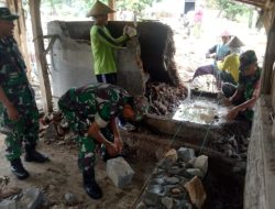 Babinsa Gotong Royong Bantu Pembangunan Rumah Warga Babinsa Gotong Royong Bantu Pembangunan Rumah Warga