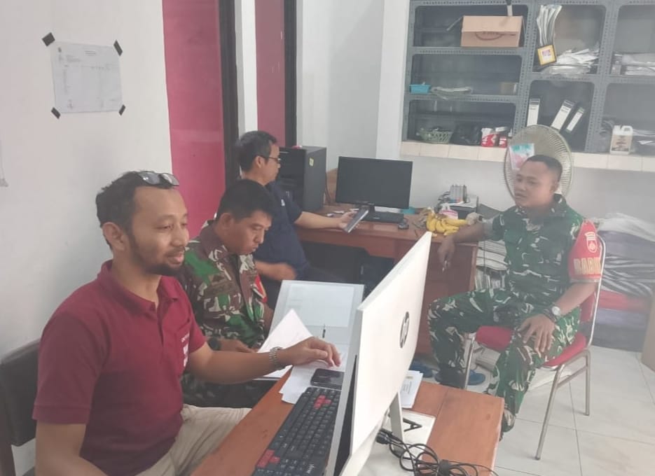 Babinsa Berkoordinasi Dengan PPL Untuk Perbaiki Data Pertanian di Wilayah Babinsa Berkoordinasi Dengan PPL Untuk Perbaiki Data Pertanian di Wilayah