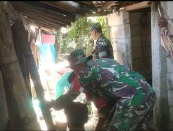 Babinsa Gotong-royong Bantu Renovasi Rumah Warga Kurang Mampu Babinsa Gotong-royong Bantu Renovasi Rumah Warga Kurang Mampu