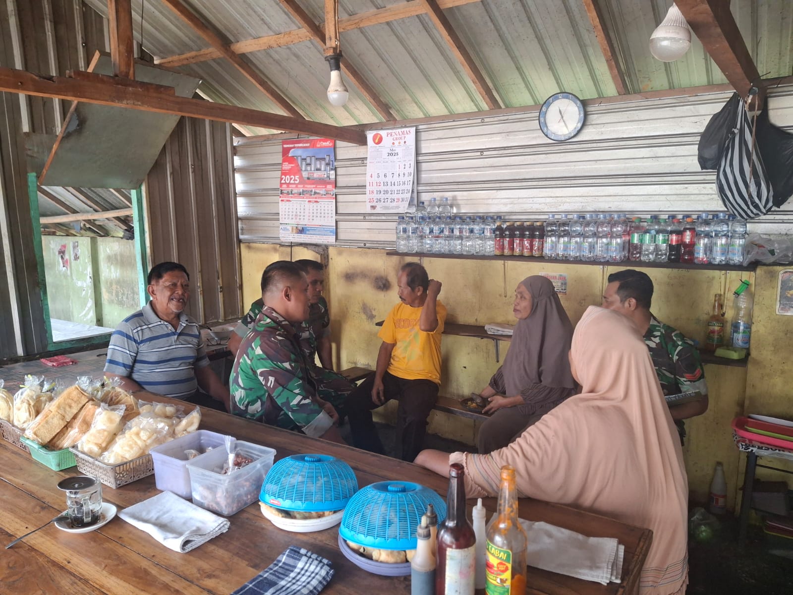 Warung Menjadi Pilihan Babinsa Bertemu Dengan Warga