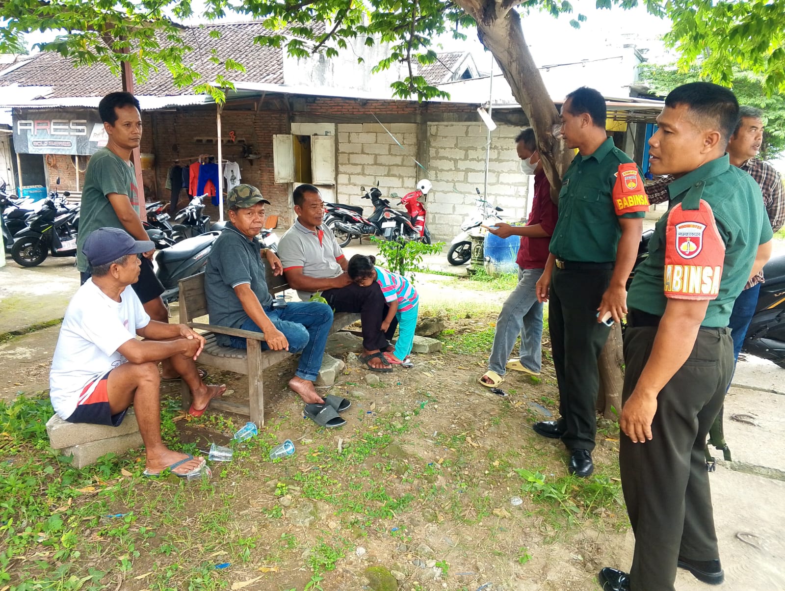 Babinsa Imbau Warga Tingkatkan Kewaspadaan Dini, Jaga Keamanan Lingkungan