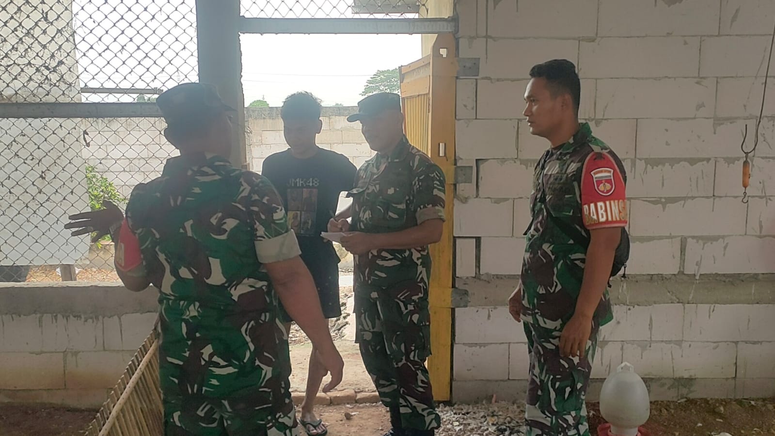 Babinsa Pantau Usaha Ayam Potong Skala Rumahan di Semarang, Jaga Stabilitas Ekonomi Lokal