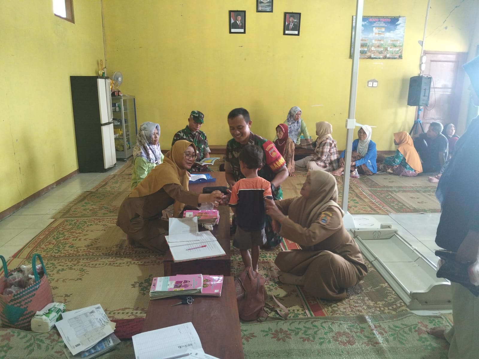 Babinsa Pantau Tumbuh Kembang Balita dan Identifikasi Gangguan Pertumbuhan Anak