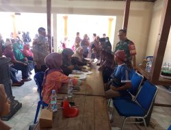 Babinsa dan Bhabinkamtibmas Lakukan Pengamanan Penyaluran Dana Bantuan Tunai Sementara