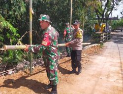 Babinsa dan Warga Kerja Bakti Pembersihan Lingkungan