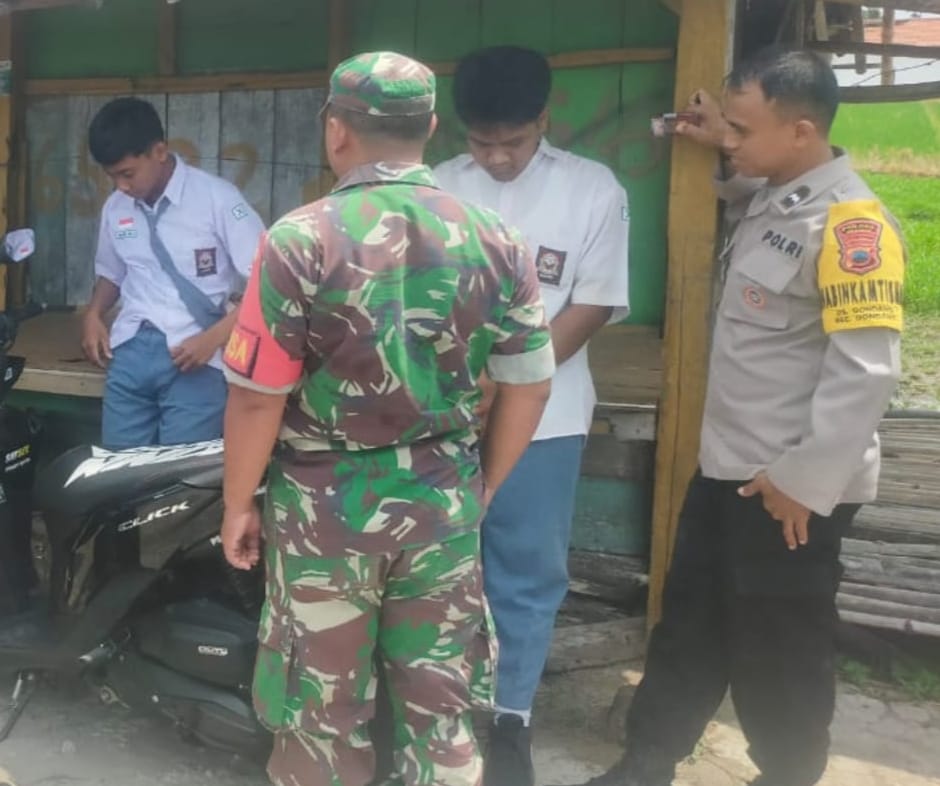 Babinsa dan Bhabinkamtibmas Berikan Himbauan Terkait Anak yang Sering Bolos Sekolah