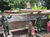 Babinsa Semangat dalam Pembangunan Rumah Warga