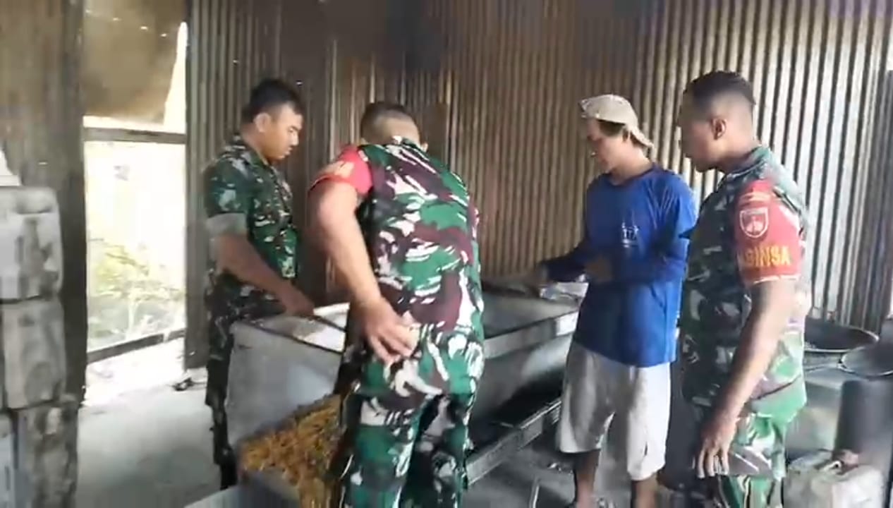 Babinsa Cek UMKM Pembuatan Makroni, Cek Standart Kebersihan dan Kualitas Produk