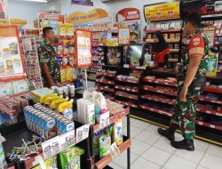 Babinsa Lakukan Pengecekan Makanan dan Minuman di Sejumlah Toko dan Minimarket