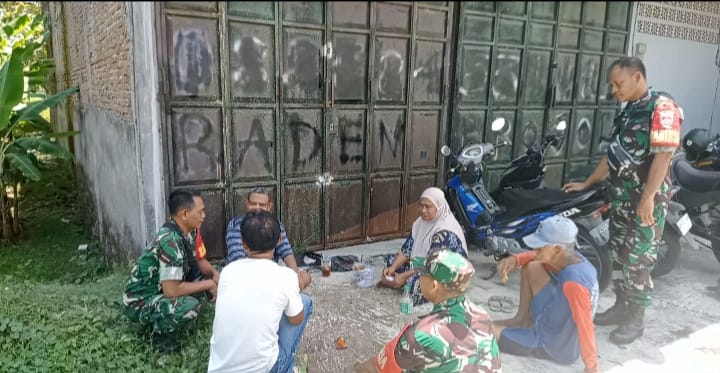Obrolan Komsos Babinsa dengan Petani di Musim Tanam