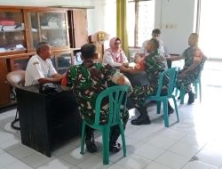 Babinsa  Aktif Kumpulkan Data Penduduk Terbaru, Tingkatkan Akurasi Pembinaan Wilayah