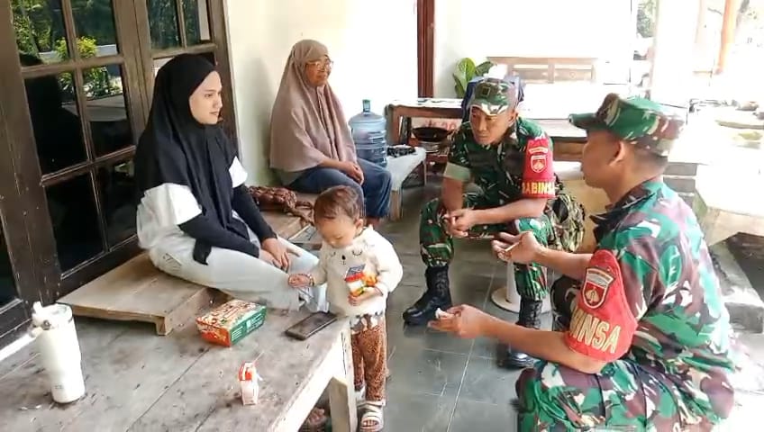 Babinsa Imbau Ibu-Ibu Agar Selalu Menjaga Kesehatan Anak
