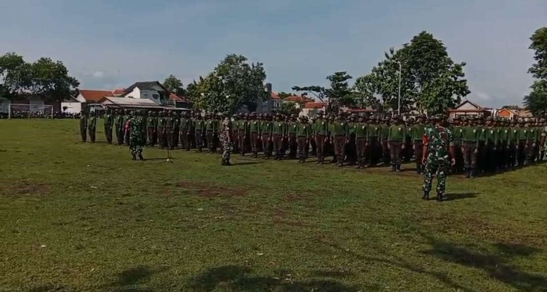 Babinsa Ajarkan PBB kepada Siswa Ketarunaan, Harapannya Tingkatkan Disiplin dan Karakter Pemimpin Muda