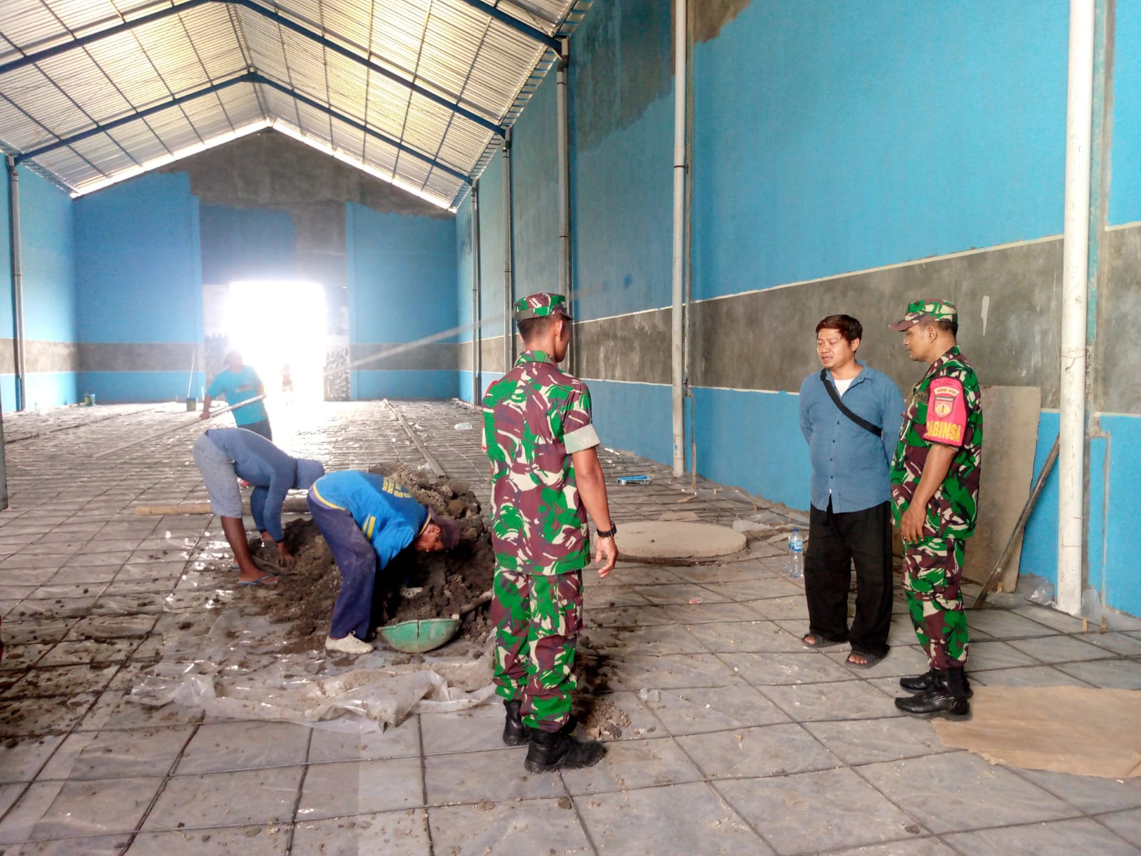 Babinsa Imbau Masyarakat Tingkatkan Kewaspadaan di Wilayah Binaan