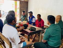 Guna Menyerap Informasi, Serma Tri Manfaatkan Warung Sebagai Tempat Komsos