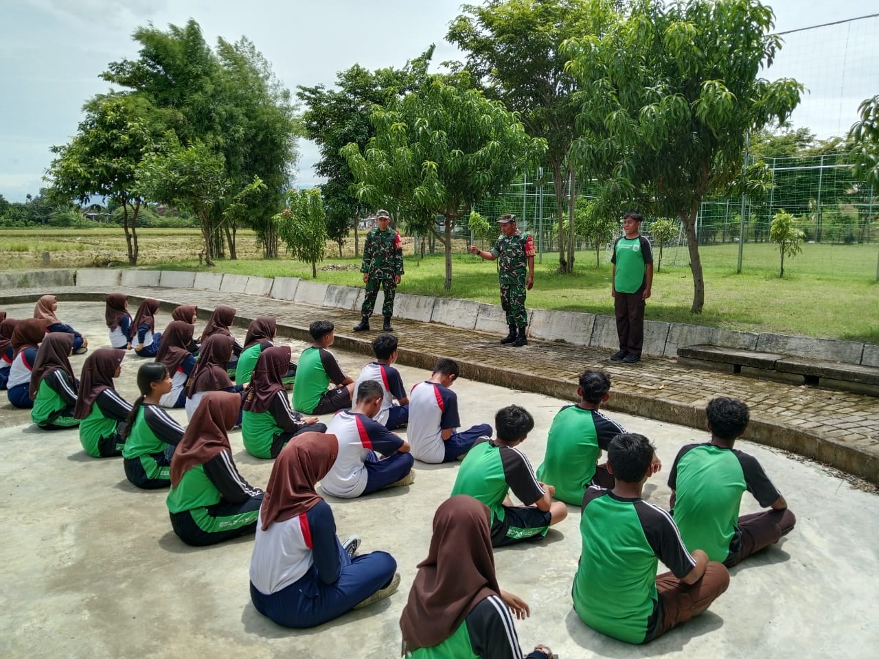 Guru Apresiasi Babinsa Tanamkan Nilai Kebangsaan Siswa