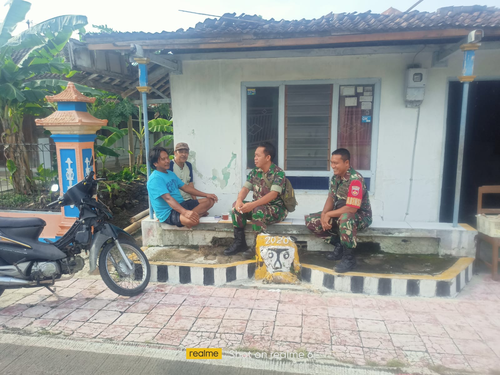 Babinsa Gencarkan Komsos dengan Tokoh Masyarakat Jaga Stabilitas dan Perbarui Informasi Kewilayahan