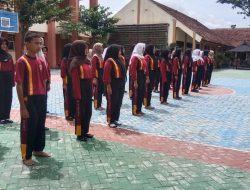 Jadi Guru Sementera, Edukasi Siswa Disiplin dan Berkarakter