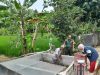 ​Babinsa Komsos dengan Peternak Ikan, Pantau Perkembangan