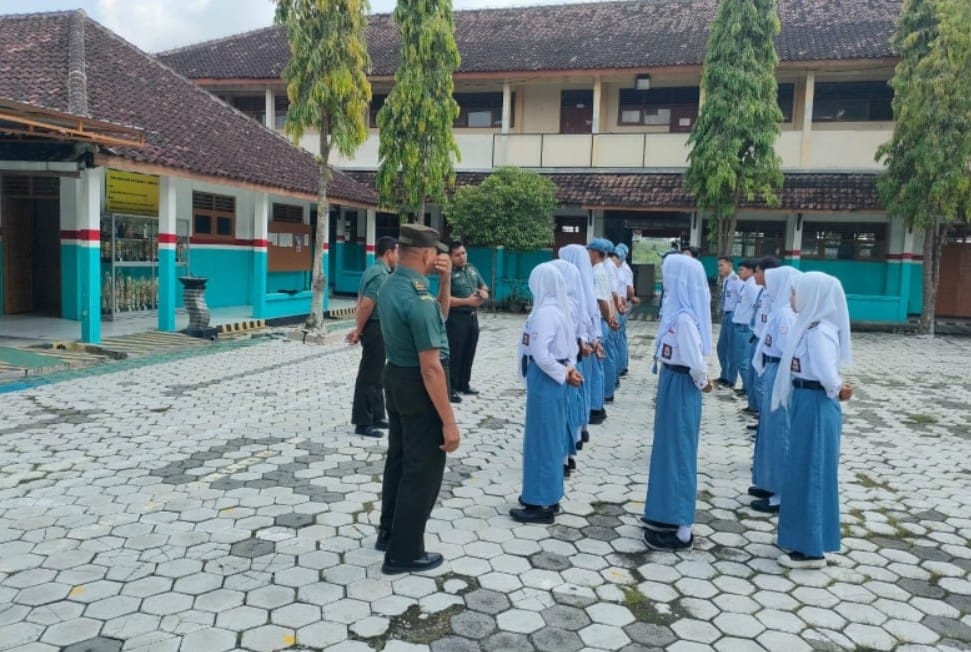 Babinsa Sosialisasi Korps Kadet RI Ke Sekolah SMK Kosgoro I