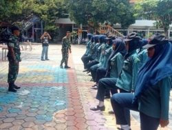 Babinsa Latih Gerakan Baris Berbaris dalam Bingkai Ketarunaan, Membangun Semangat Kekompakan