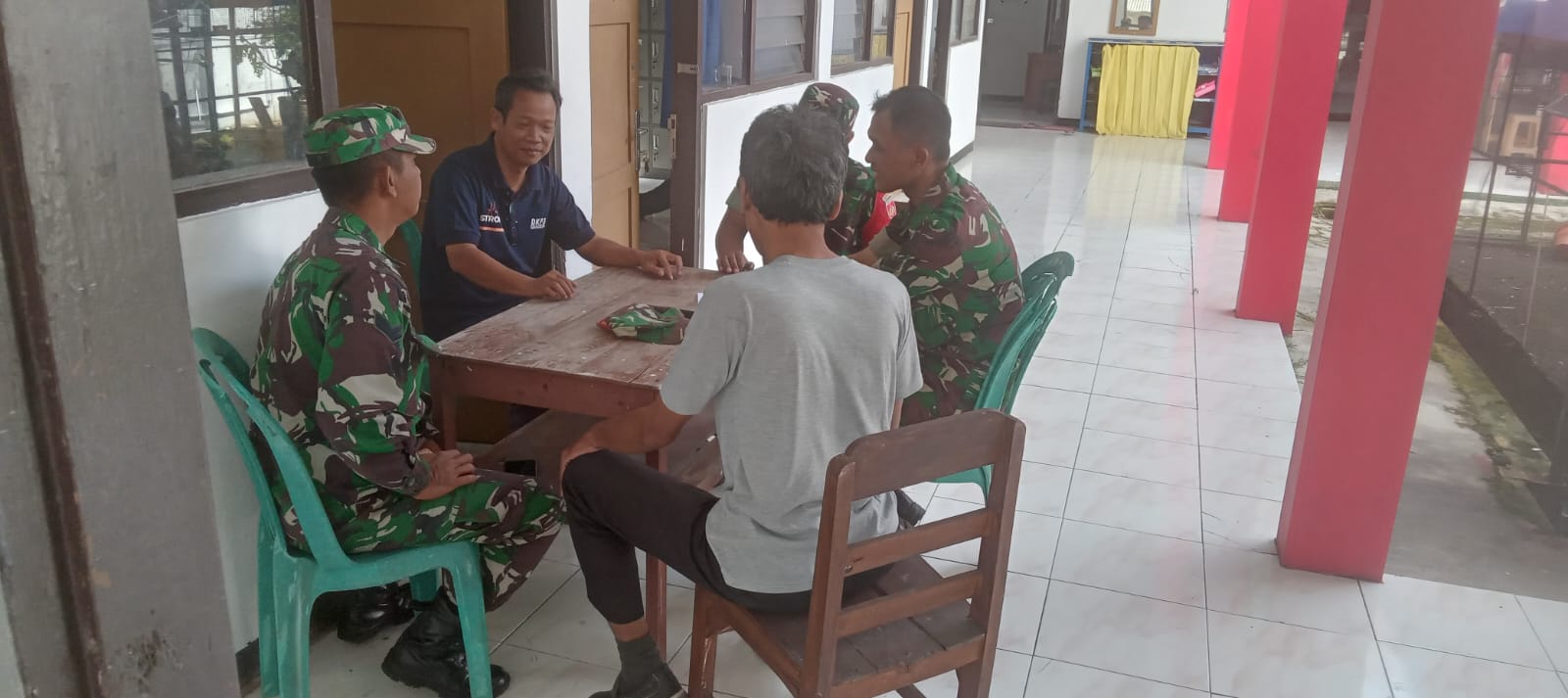 Babinsa melaksanakan pendataan ulang guna dapatkan data akurat di wilayah