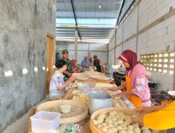 Babinsa Turun Lapangan Data UMKM Produksi Roti, Ingatkan Pentingnya Menjaga Kualitas Rasa Demi Loyalitas Pelanggan