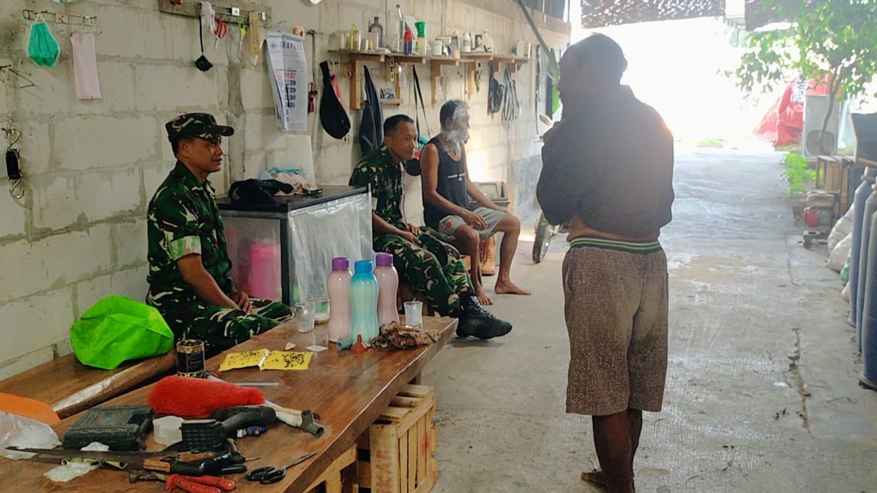 Babinsa Himbau Warga Jaga Kerukunan dan Saling Menghormati
