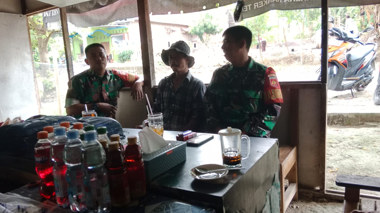 Secangkir Kopi, Pijakan Kuat untuk Mencairkan Suasana Antara Babinsa dan Warga