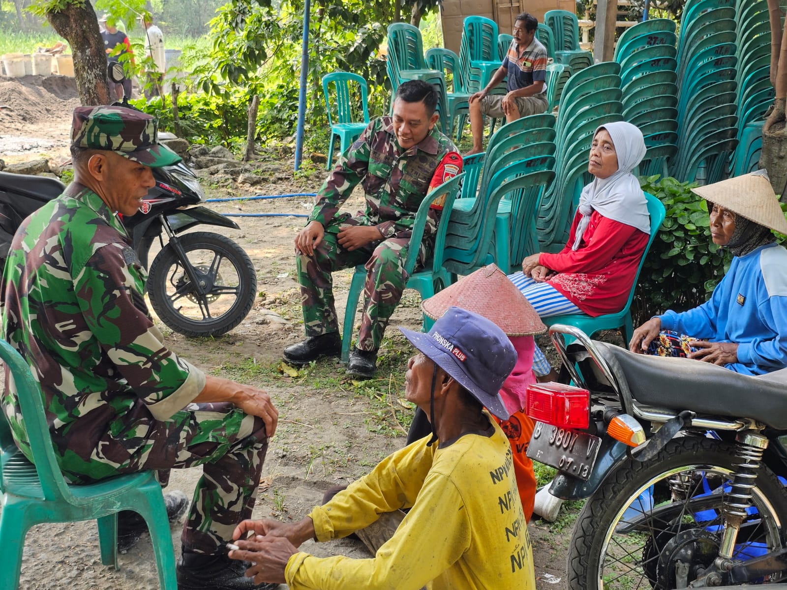 Babinsa Dorong Warga Berikan Informasi Terkini