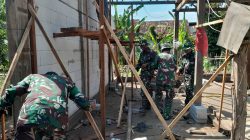 Babinsa Tetap Berkomitmen Selalu Hadir Bantu Bangun Rumah Warga yang Membutuhkan