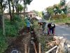 Babinsa Budayakan Kerja Bakti, Bersama Warga Bangun Talud Jalan Agar Aliran Air Lancar