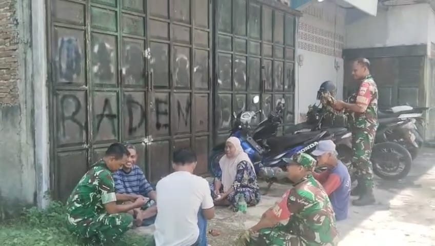Ciptakan Hubungan yang Harmonis, Babinsa Perkuat Komunikasi dengan Warga
