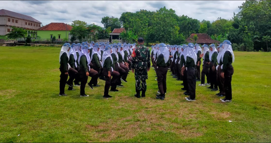 Babinsa Berikan Materi Wawasan Kebangsaan dan Pelatihan PBB