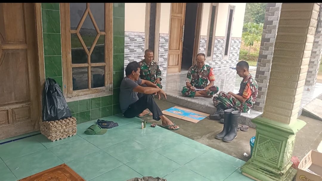 Babinsa Laksanakan Pendataan Pelaku UMKM Keripik Singkong, Dorong Kemajuan Ekonomi Warga