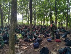 Babinsa Berikan Materi Bivak kepada Siswa SMK Sakti