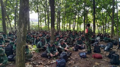 Babinsa Berikan Materi Bivak kepada Siswa SMK Sakti
