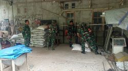 Antisipasi Kelangkaan, Danramil dan Babinsa Lakukan Pengecekan Stok Pupuk