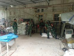 Antisipasi Kelangkaan, Danramil dan Babinsa Lakukan Pengecekan Stok Pupuk