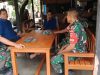 Babinsa Bersama Warga Lakukan Pencocokan Data Demografi