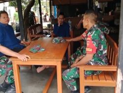 Babinsa Bersama Warga Lakukan Pencocokan Data Demografi