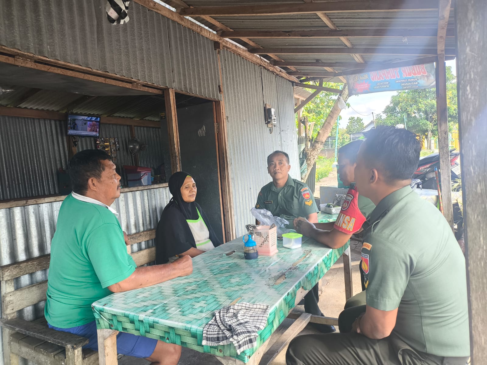 Warung Menjadi Tempat Babinsa Menggali Informasi Kewilayahan